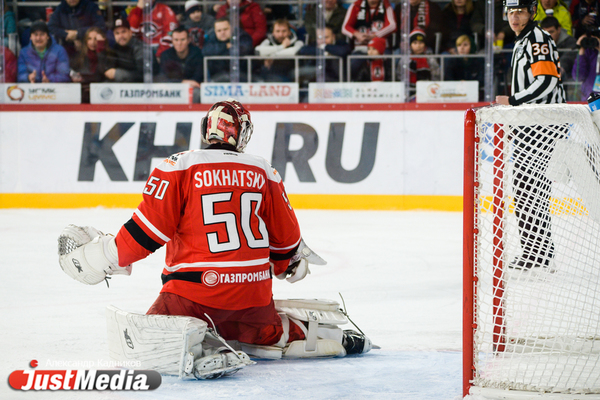 «Вышли поиграть в «хоккейчик»». «Автомобилист» потерпел второе поражение в сезоне, уступив СКА из Санкт-Петербурга - Фото 1