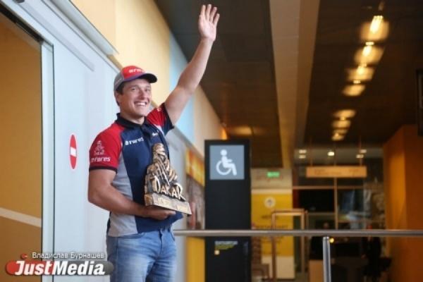 Гонщик Сергей Карякин из Екатеринбурга вновь финишировал третьим на очередном этапе «Дакара» - Фото 1