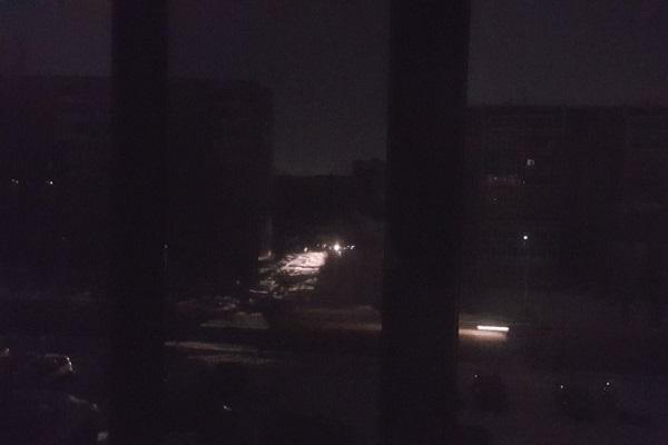 Уралмаш и Эльмаш минувшей ночью остался без света из-за водителя спецтехники - Фото 1