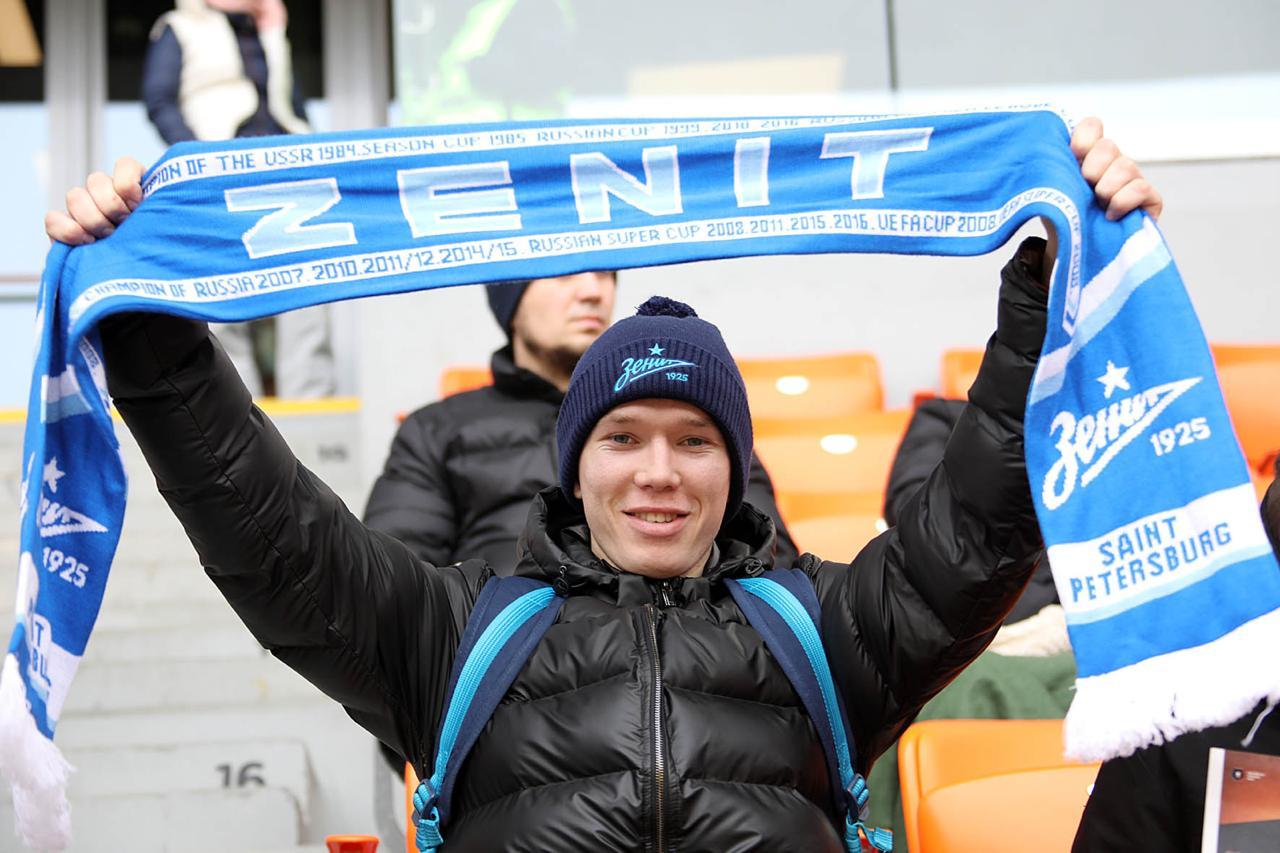 Воспитанники реабилитационного центра из Карпинска приехали на «Екатеринбург Арену» болеть за «Зенит» - Фото 1
