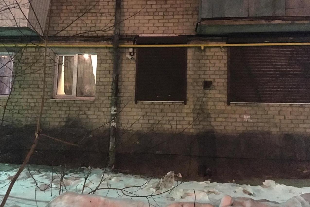 В Пионерском поселке на голову школьнику упала глыба льда - Фото 1