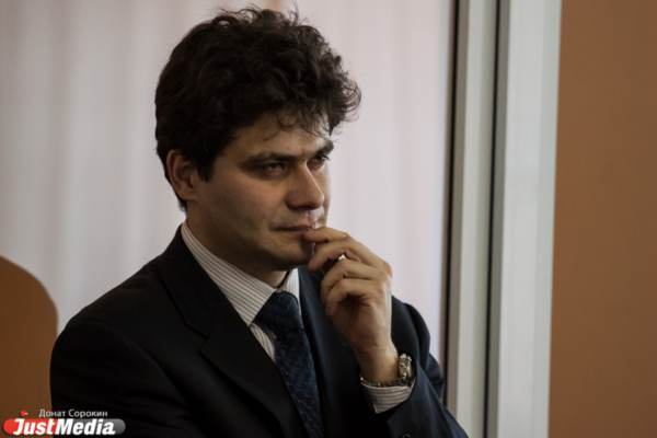 Высокинский пригрозил двум чиновникам увольнением из-за плохой уборки снега - Фото 1