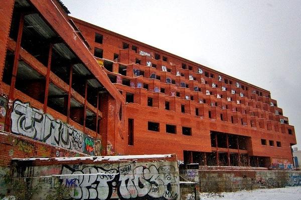 Мэрия Екатеринбурга решила сохранить недостроенный отель «Харбин» - Фото 1