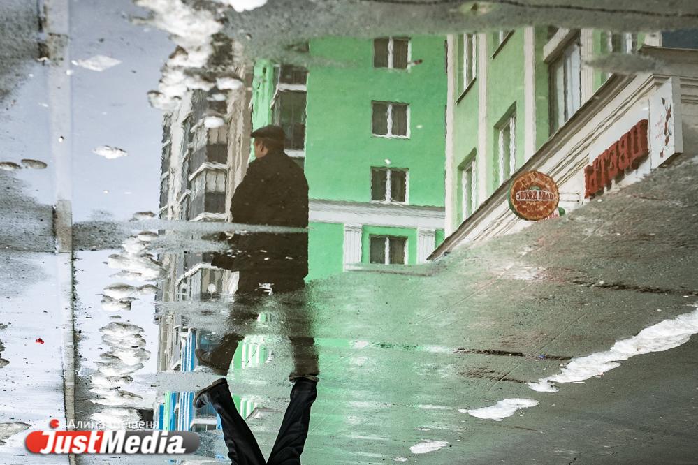 Весенний Екатеринбург готовится поставить рекорд по количеству луж - Фото 1