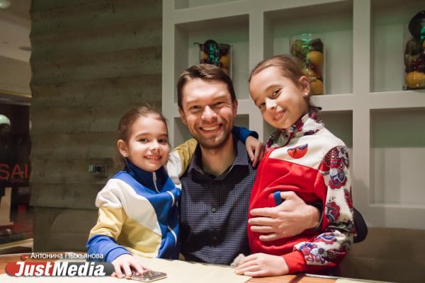 Депутат Вихарев – о съемках дочек в фильме «Селфимания»: «Ксюша и Алиса репетировали дома, немного волновались» - Фото 1