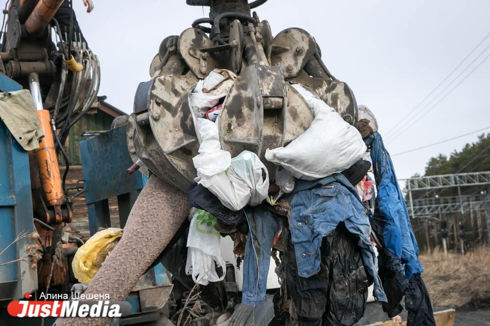 «Полная антисанитария, а рядом живут дети». Жители Шувакиша пожаловались на несанкционированную свалку - Фото 1