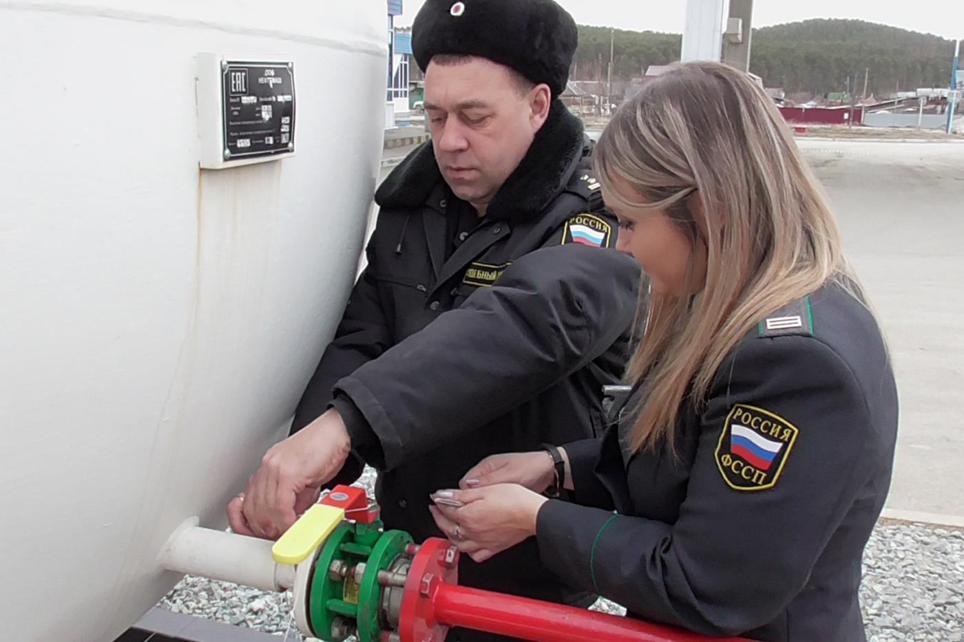 В Сысерти приставы закрыли две опасные заправки  - Фото 1