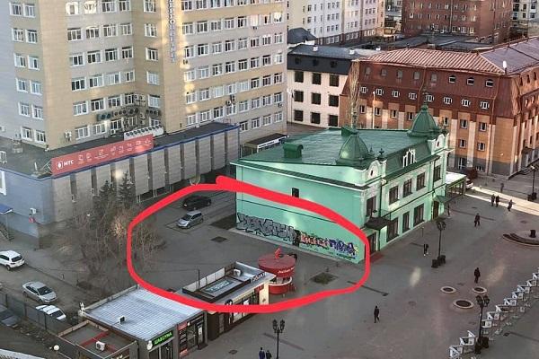 На месте снесенных кленов на улице Вайнера установили киоск - Фото 1