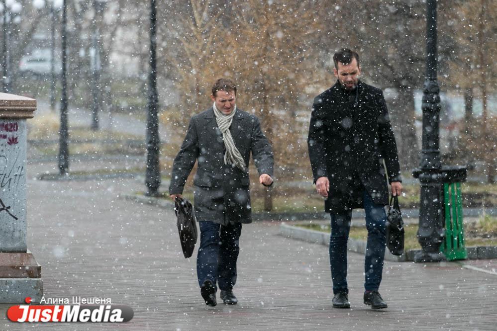 В Екатеринбург неожиданно вернулась зима - Фото 1