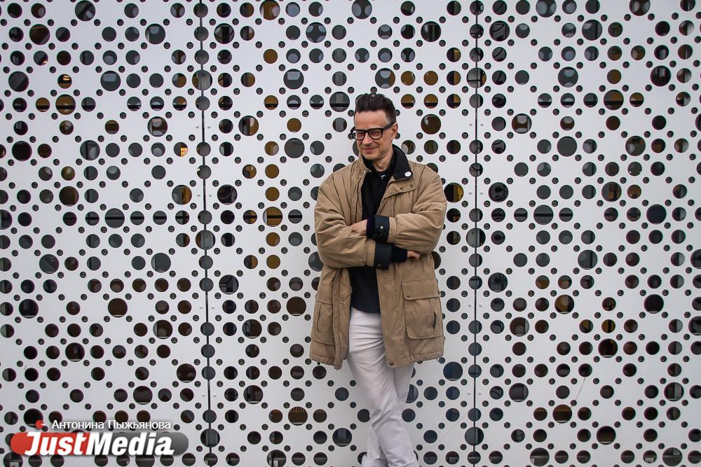  Американский художник Рон Реже: «Я посетил шесть городов Сибири и это первый город, где облачная погода». В Екатеринбурге +1 - Фото 1