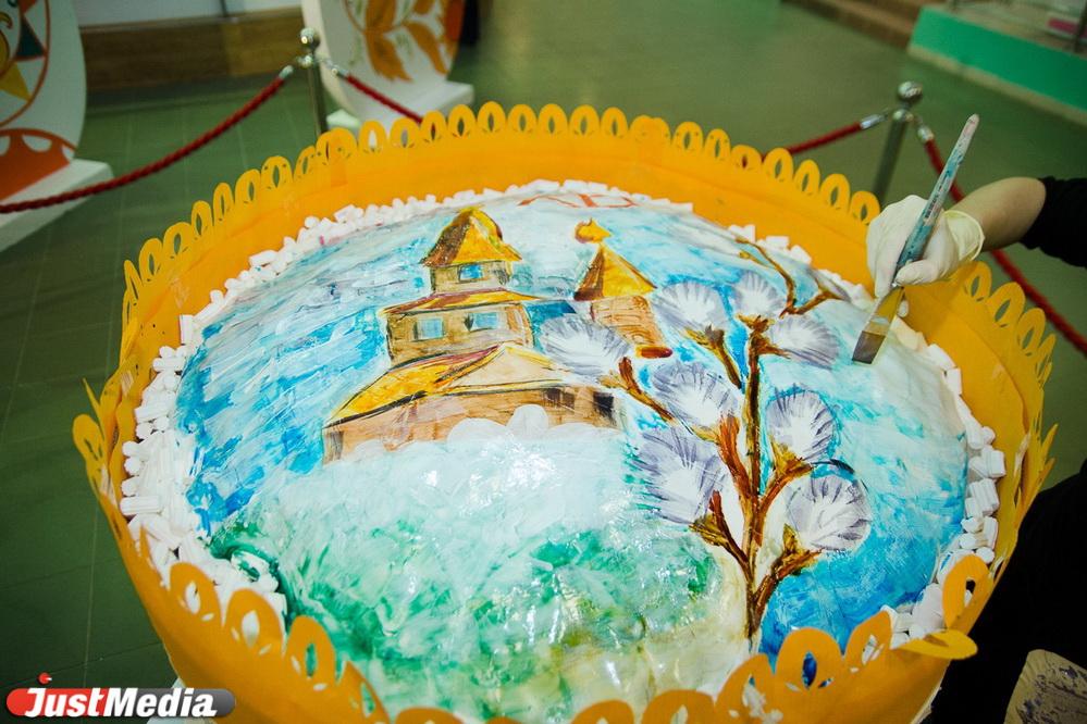 Гигантский кулич, выставка уникальных писанок и встреча с уральскими мастерами. В Екатеринбурге готовятся отметить Пасху - Фото 1