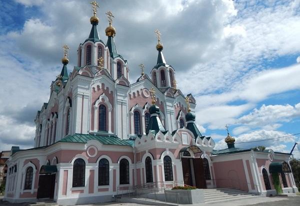 Цуканов и Бидонько передали реликвии Далматовскому мужскому монастырю - Фото 1