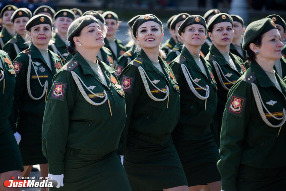 В Екатеринбурге перекроют движение по центру города из-за ночной репетиции парада Победы - Фото 1