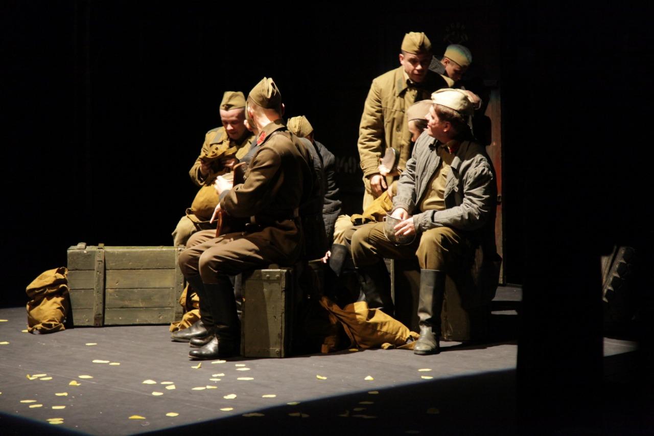 Перед Днем Победы в Екатеринбурге покажут спектакль «Луна и листопад» - Фото 1