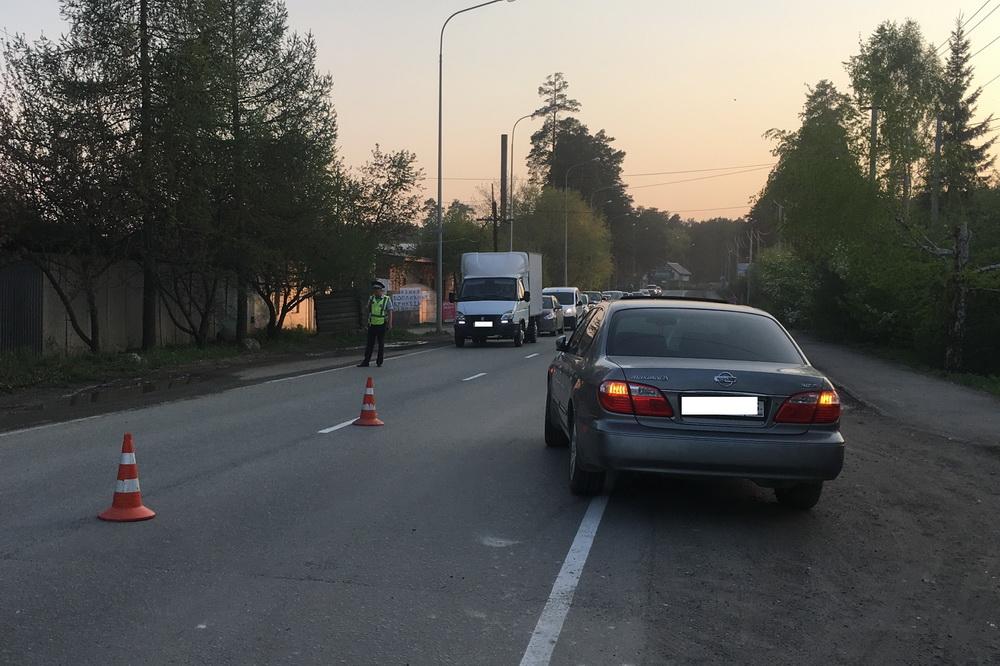В последний день праздников трое юных екатеринбуржцев оказались под колесами автомобилей - Фото 1