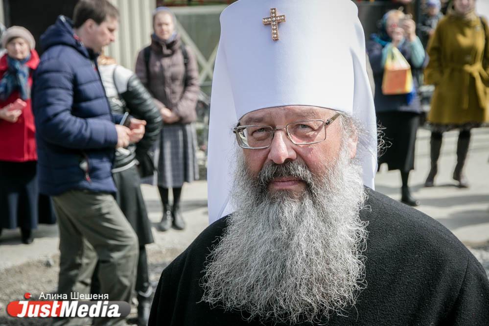 Митрополит Кирилл попросил фонд святой Екатерины убрать забор из сквера на Октябрьской площади - Фото 1