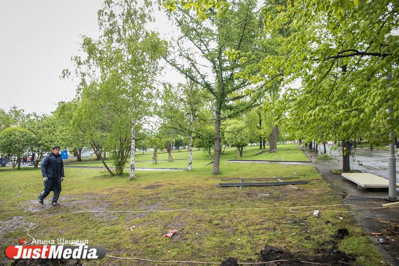 Защитники сквера на Октябрьской площади подадут в избирком заявку на проведение референдума - Фото 1