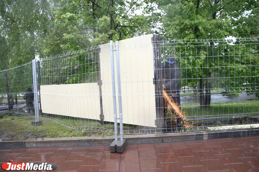 Куйвашев попросил Высокинского исключить сквер перед Драмтеатром из опроса по месту строительства храма святой Екатерины - Фото 1