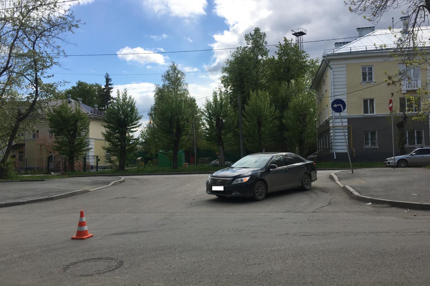 В Екатеринбурге в столкновении иномарок пострадали двое маленьких детей - Фото 1