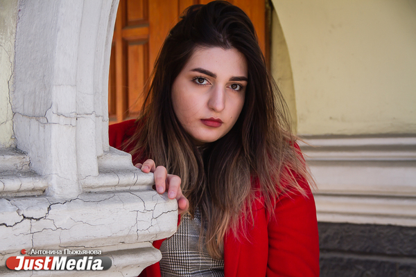 Студентка Луиза Авагян: «Скоро выпускники будут защищать дипломы, и я желаю им удачи и успехов». В Екатеринбурге +22