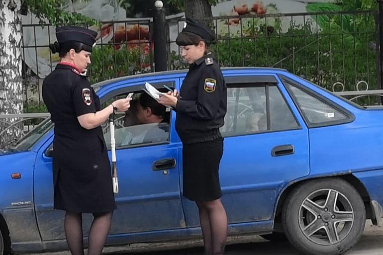 В Алапаевске приставы поймали злостного неплательщика по штрафам ГИБДД - Фото 1