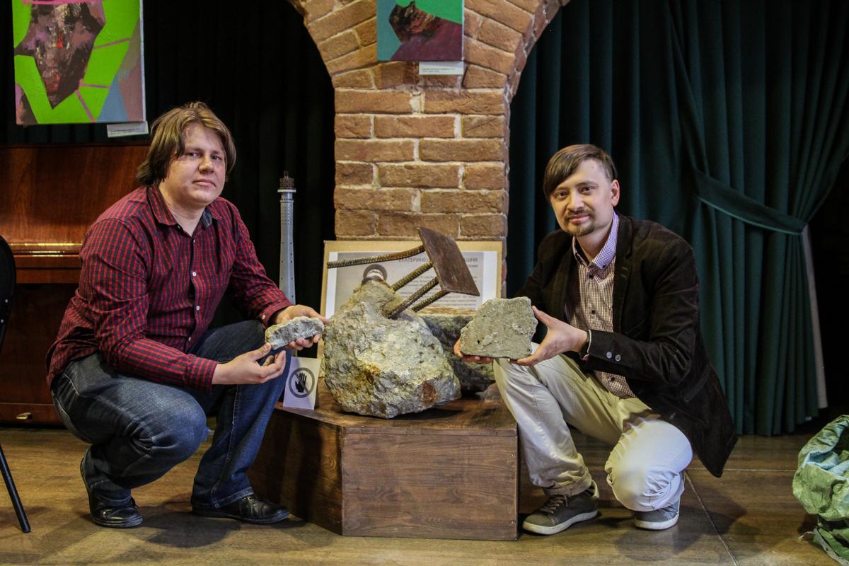 Осколки взорванной телебашни передали Музею истории Екатеринбурга - Фото 1