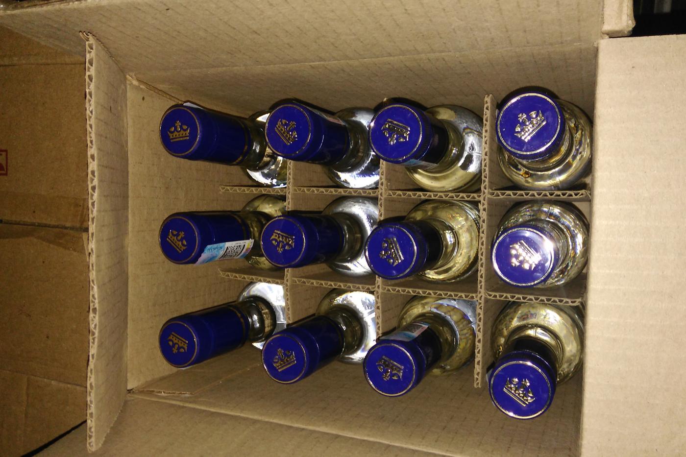 Уральские таможенники нашли в Fiat 1000 литров паленой водки - Фото 1