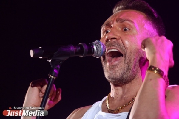 «После этого он перестал верить в новогодние чудеса». Шнуров высмеял ситуацию с отменой повышения зарплаты мэру Высокинскому - Фото 1