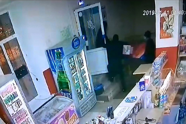 Банда гастролеров из ближнего зарубежья ограбила два магазина в Екатеринбурге и один в Первоуральске - Фото 1