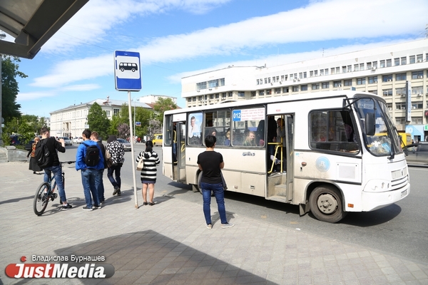 Мэрия Екатеринбурга решила не менять путь следования автобуса, которым хотели заменить 024 маршрутку - Фото 1
