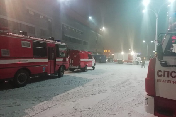 В Екатеринбурге горел крупный торговый центр - Фото 1