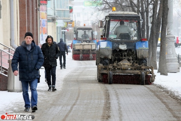 Мэр Высокинский пообещал сократить уборку снега в Екатеринбурге до недели - Фото 1