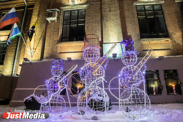 Власти Екатеринбурга решили сохранить новогодние украшения на постоянной основе - Фото 1