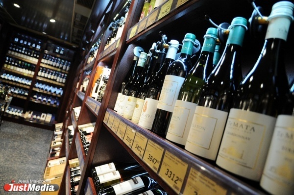 Вице-мэр Екатеринбурга считает, что не надо закрывать алкомаркеты в домах: «Это поступления в бюджет» - Фото 1