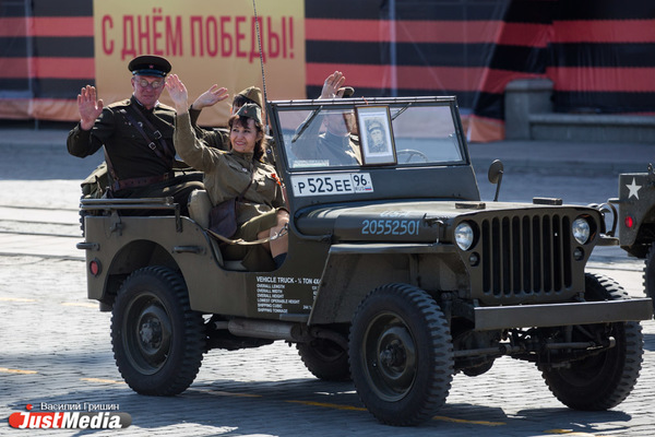 Военные запретили снимать репетицию парада Победы на Новосибирской - Фото 1