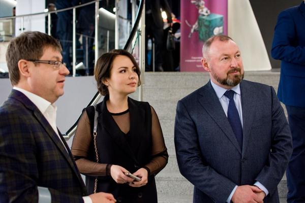 Из «серого дома» уходят сразу два пресс-секретаря - Фото 1