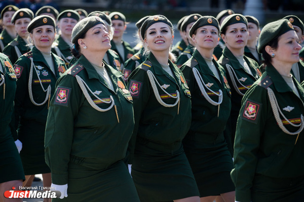 В Екатеринбурге перекроют движение по центру города из-за ночной репетиции парада Победы - Фото 1