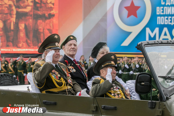 В Екатеринбурге прошел парад Победы - Фото 1