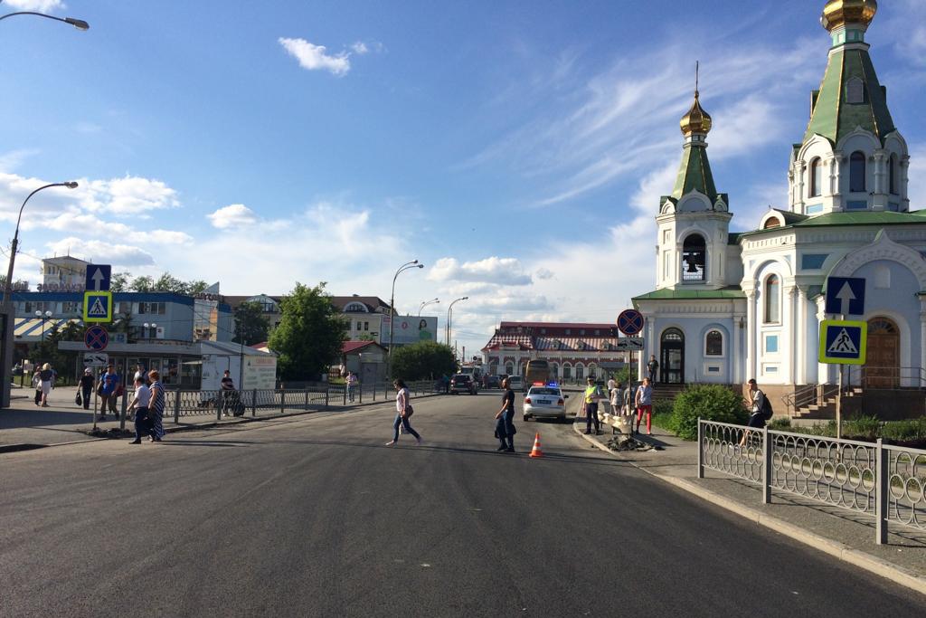 В Екатеринбурге разыскивают очевидцев ДТП у Северного автовокзала, где машина сбила на «зебре» пешехода - Фото 1