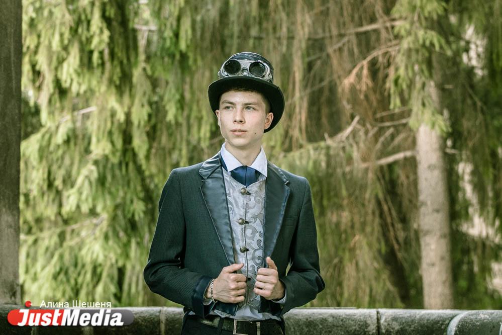 Герцог Чеширский Сесил Стилон: «Снова дождь?! Неужели в Екатеринбурге даже погоды нормальной на всех не хватает?!». В Екатеринбурге +18  - Фото 1