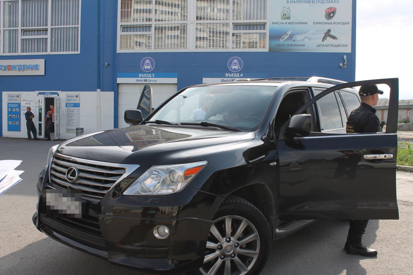 Екатеринбуржец не мог погасить кредит за Lexus и подался в бега - Фото 1