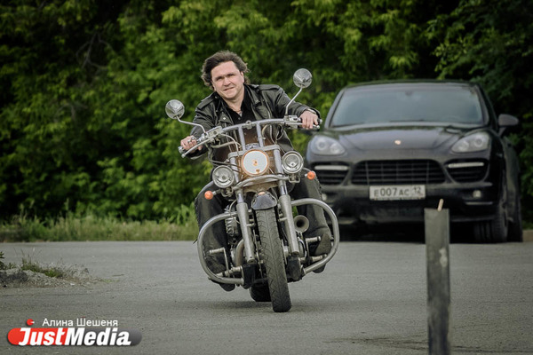 Шоумен и музыкант Александр Яшников: «Родной уральский дождик иногда, как ностальгия, проливается по душе». В Екатеринбурге +28 и дождь