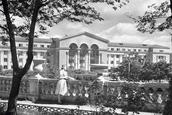 Екатеринбуржцам покажут через фото историю города в период от «оттепели» до «перестройки» - Фото 1