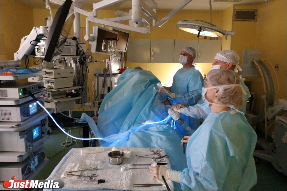 Восстанавливать суставы и сухожилия в Екатеринбурге теперь будут без разрезов - Фото 1