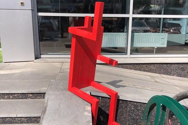 «Договорились оставить». Ресторатор Зайченко и художник Люблинский решили конфликт из-за копии «Красного человечка» - Фото 1