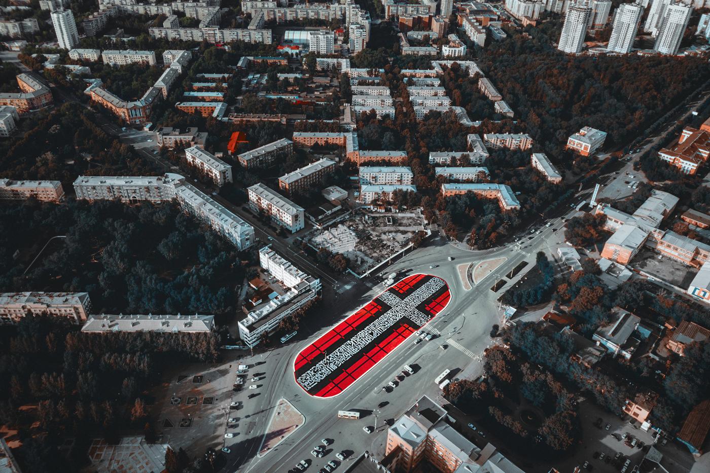 Площадь Первой Пятилетки превратилась в гигантский супрематический крест - Фото 1