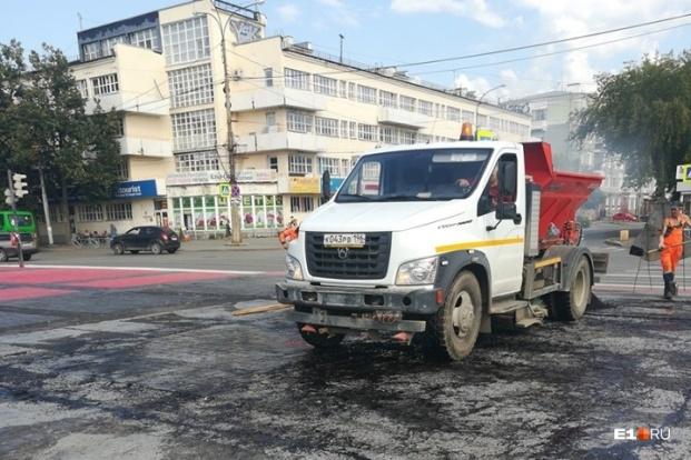 Коммунальщики уничтожают самую большую работу фестиваля «Стенограффия» на Уралмаше - Фото 1