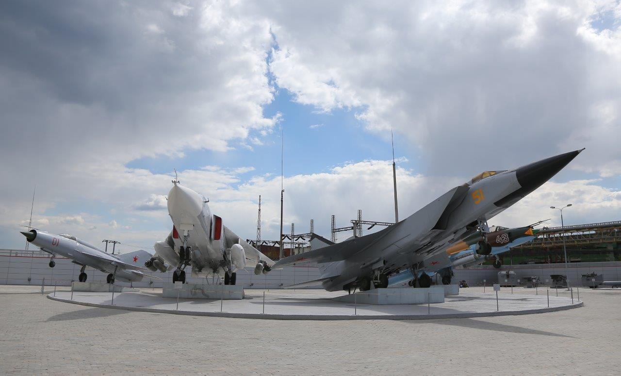 Уральцы смогут примерить форму летчика и заглянуть в кабину современного боевого самолета - Фото 1