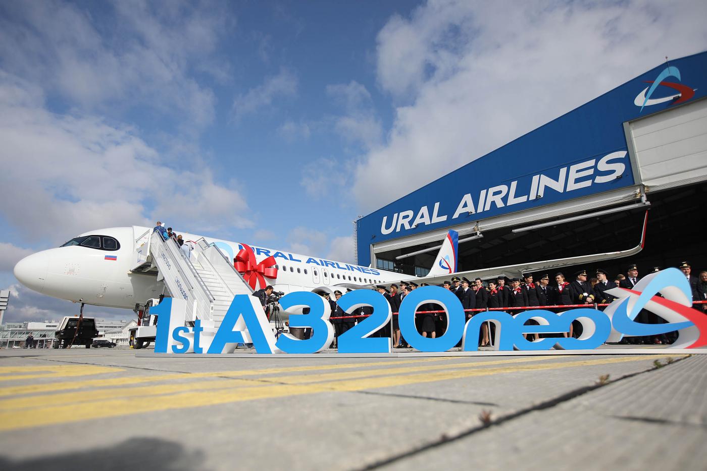 «Уральские авиалинии» презентовали Куйвашеву и Высокинскому новый самолет - Фото 1