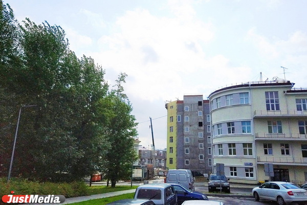 «Это разрушает целостность памятника». Во дворе медгородка на Репина строят шестиэтажную лабораторию с помещением для подопытных животных - Фото 1